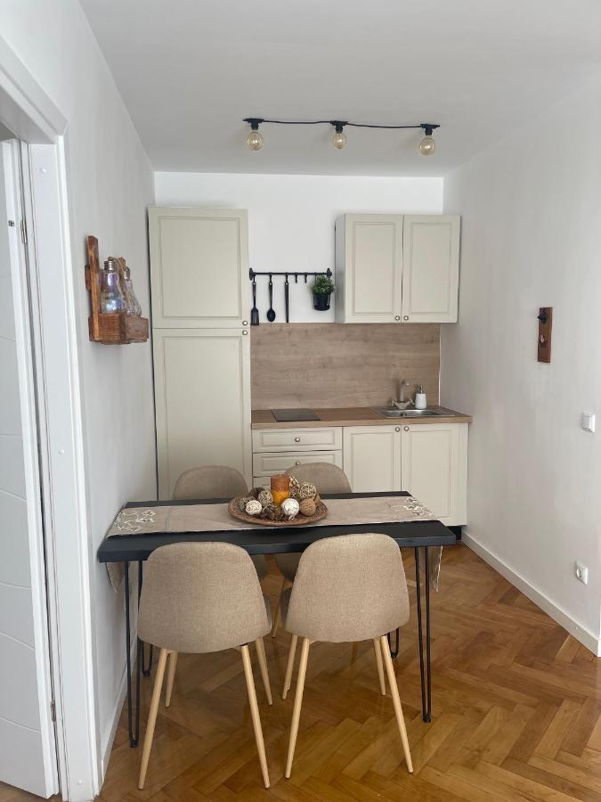 Maple Apartment *
