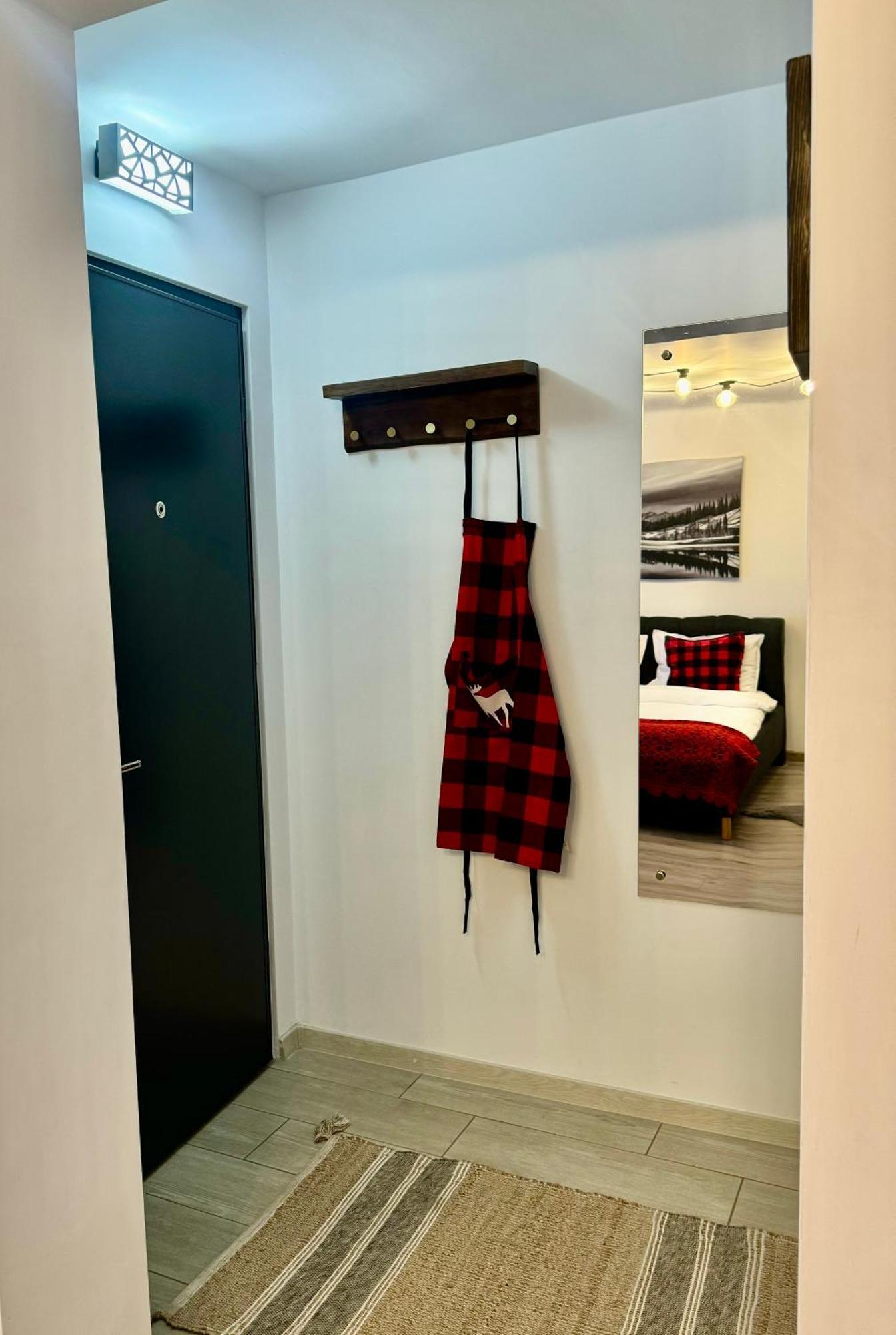 Maple Apartment *